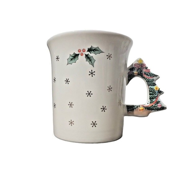 Vintage Christmas Set of 4 Mugs Japan Christmas Tree Handles Holly Snowflakes - Picture 2 of 10